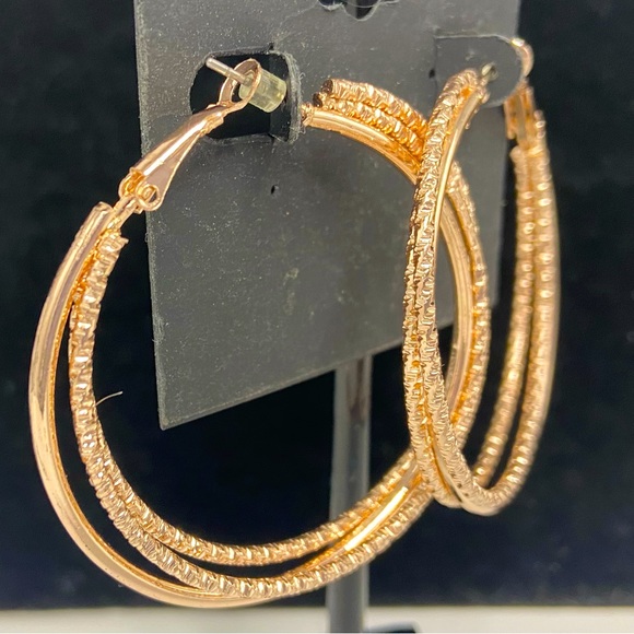 NEW Guess Hoop Earrings - Picture 3 of 4